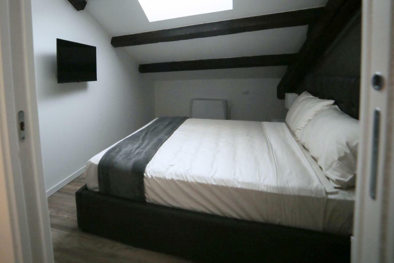 Moscova Attic Near Duomo Apartment Milano Ngoại thất bức ảnh